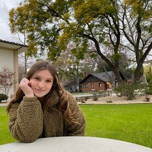 Meet your Posher, Mikayla